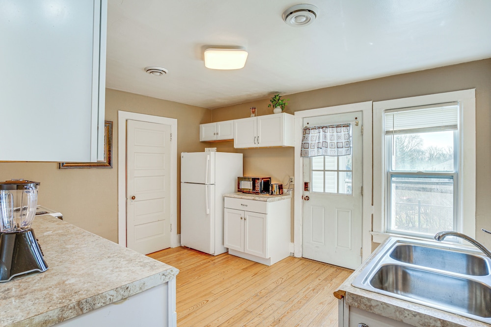 2 Mi to Dtwn: Studio Suite in Sheboygan
