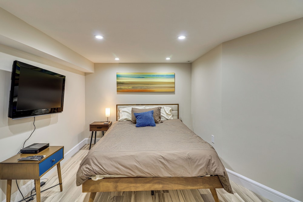 Walk to Hudson River Parks: Recently Renovated Apt