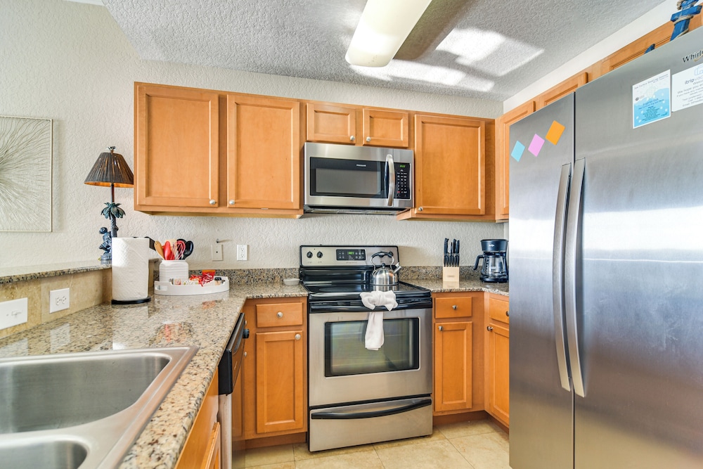 Treasure Island Condo w/ Bay-view Balcony!