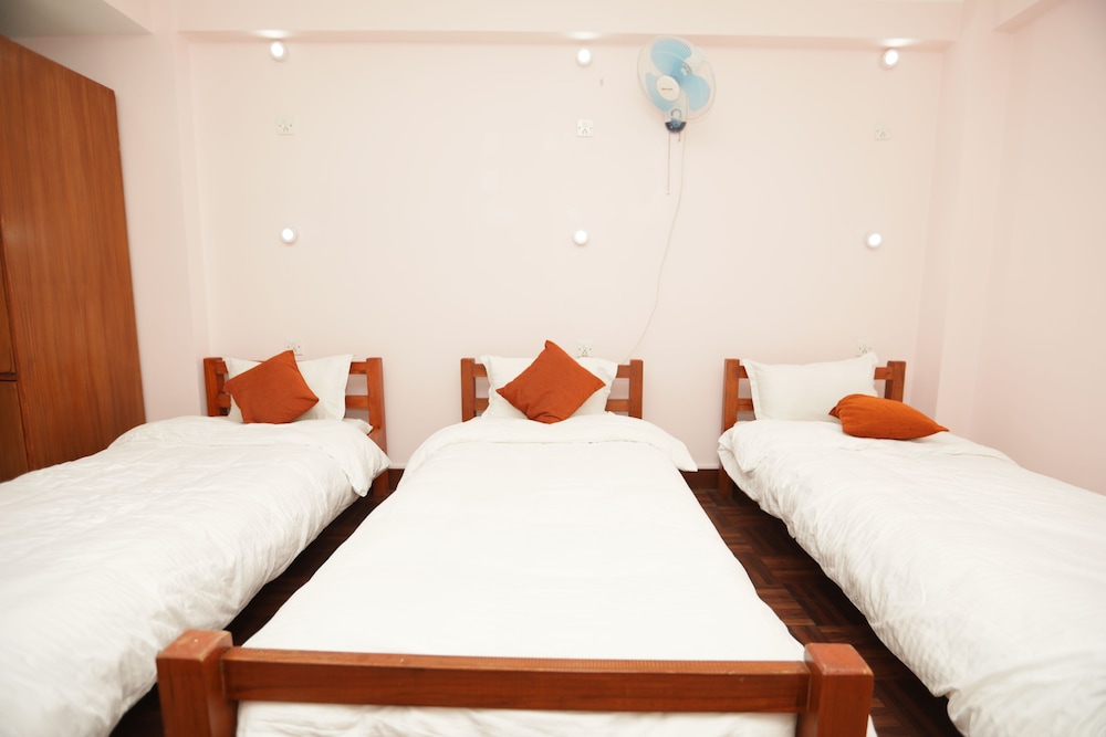 Famous House Kathmandu - Hostel