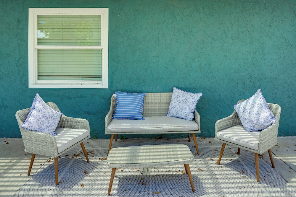 7 Mi Huntington Beach: Family Home w/ Patio!