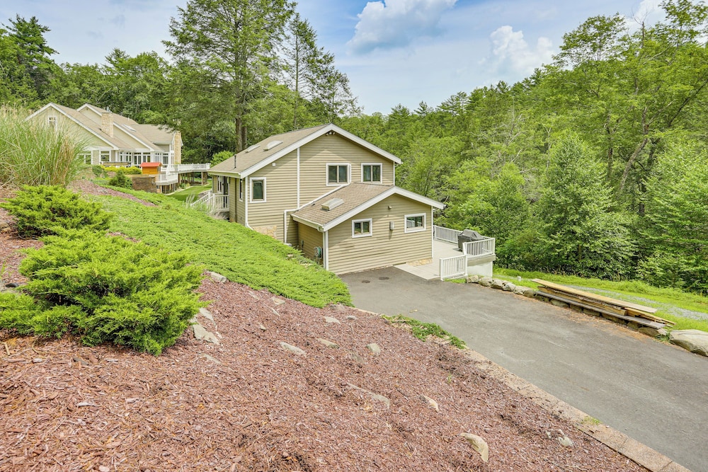 13 Mi to Ski Big Bear: Updated Getaway w/ Deck