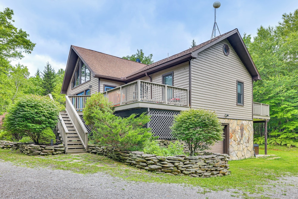 Cabin w/ Hot Tub and Wifi: 4 Mi to Snowshoe Resort view 5
