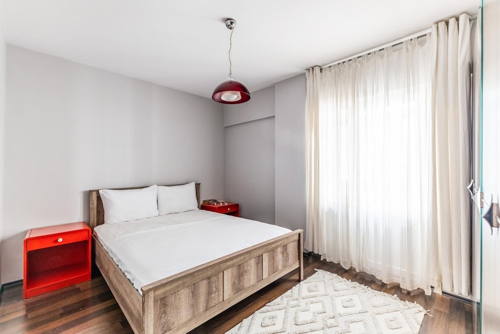 Chic Luminous Flat in Uskudar