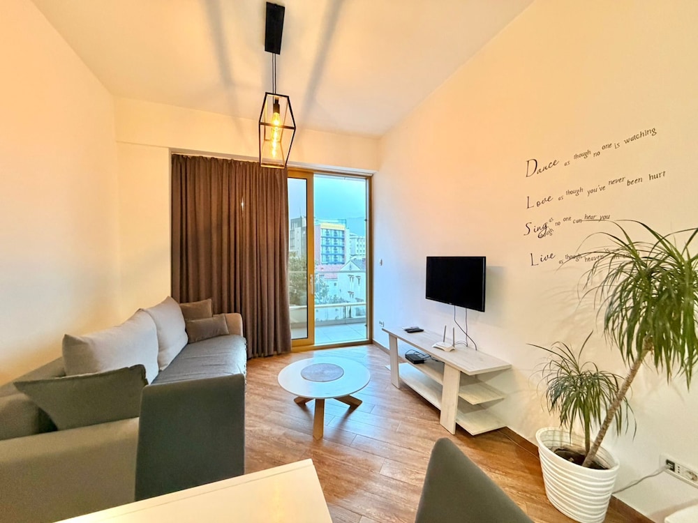 Orange Central Suites