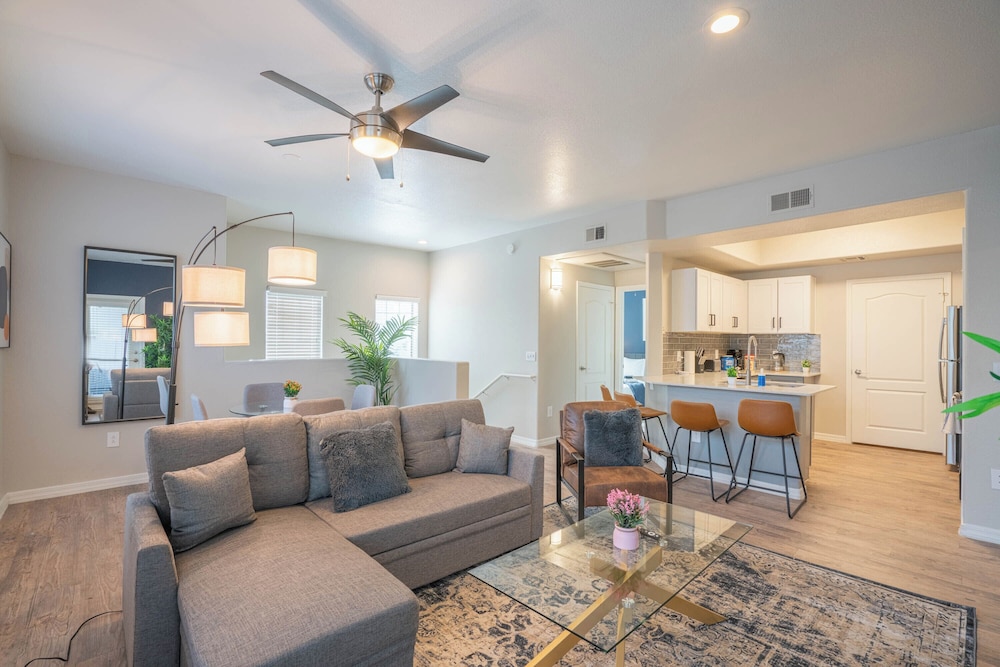 ROVE LIVING/KB - Lex on Central
