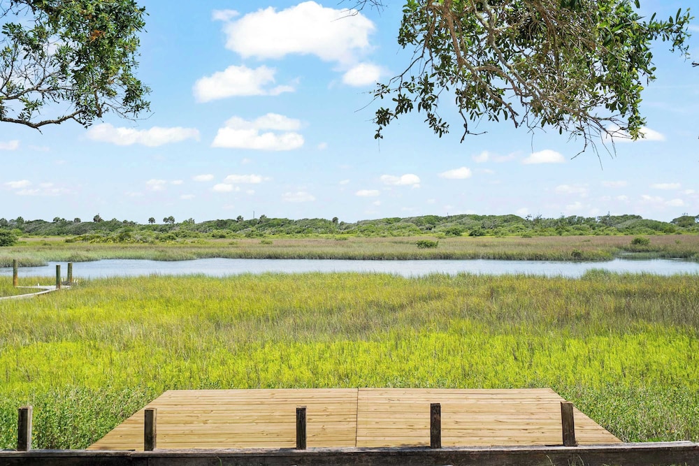Waterfront Serenity Steps to Beach Fire Pit BBQ