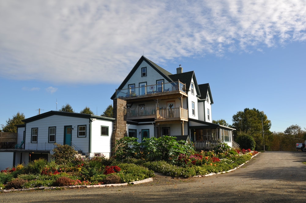 Still Point Lodge & Cottages