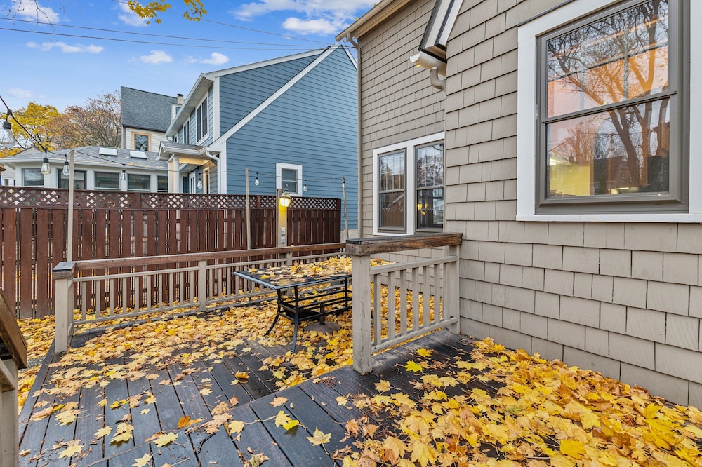 Charming Ann Arbor Retreat Near Dt & Attractions 3 Bedroom Home