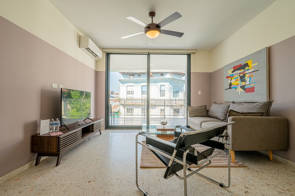 La Moderna by Wynwood House
