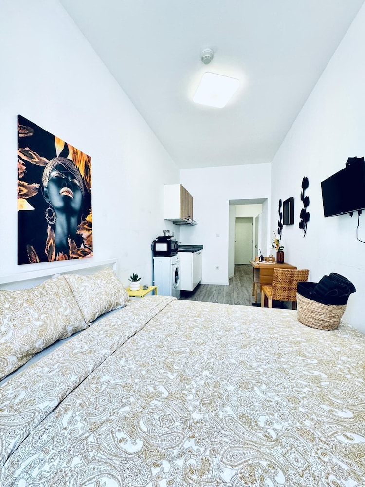 Cozy and Affordable Palace Studio
