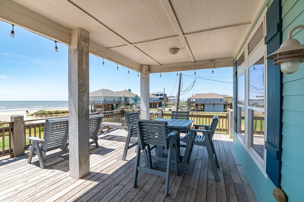 Chillax Inn 3 Bedroom Home by RedAwning