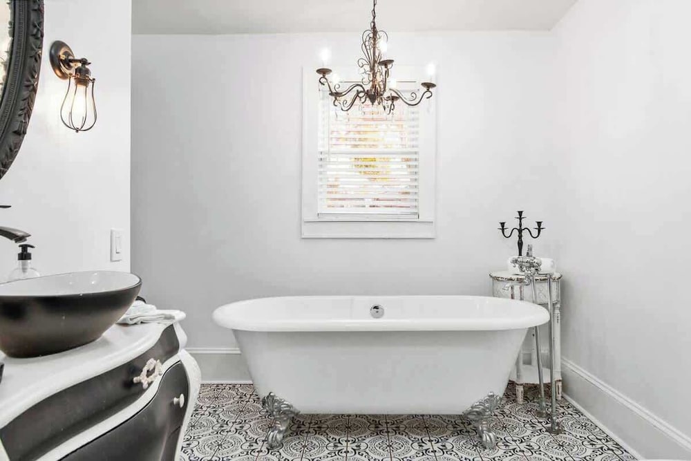4 Bedroom Historic House, Pool, Downtown Dade City