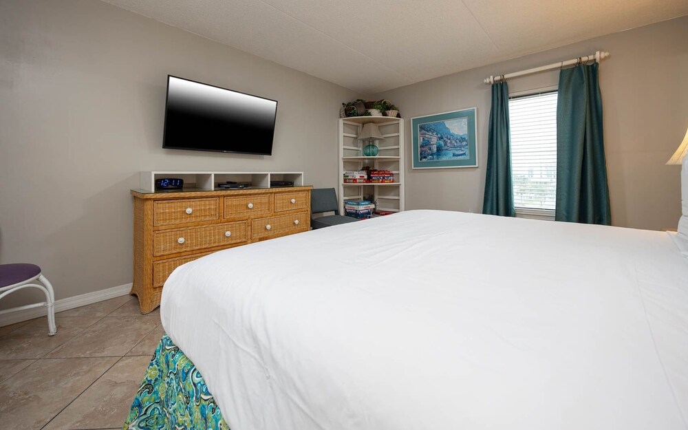 Island Winds East 301 3 Bedroom Condo
