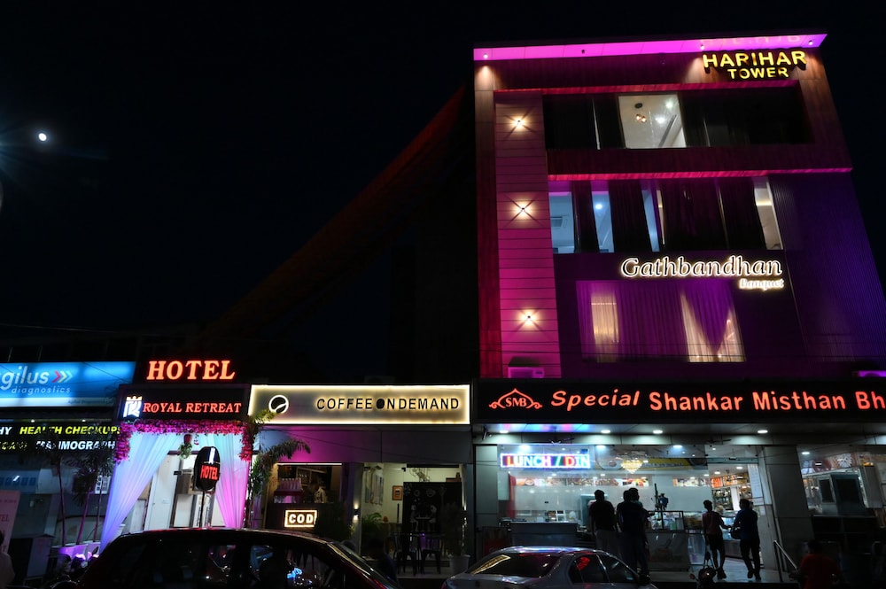 Hotel Royal Retreat - Business & Leisure Hotel