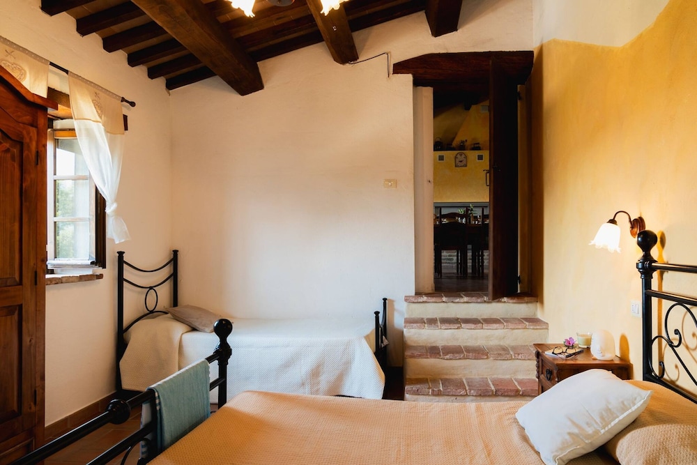 Ca Quattrocchi 10 3 by Marche Holiday Villas
