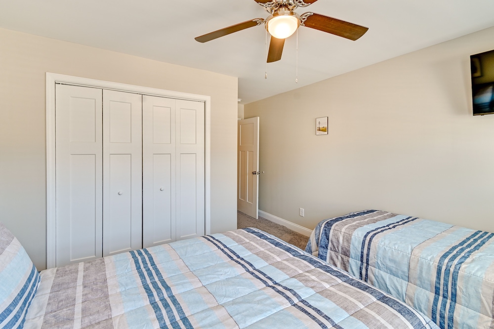 Bright Aberdeen Townhome on Golf Course w/ Deck! view 4