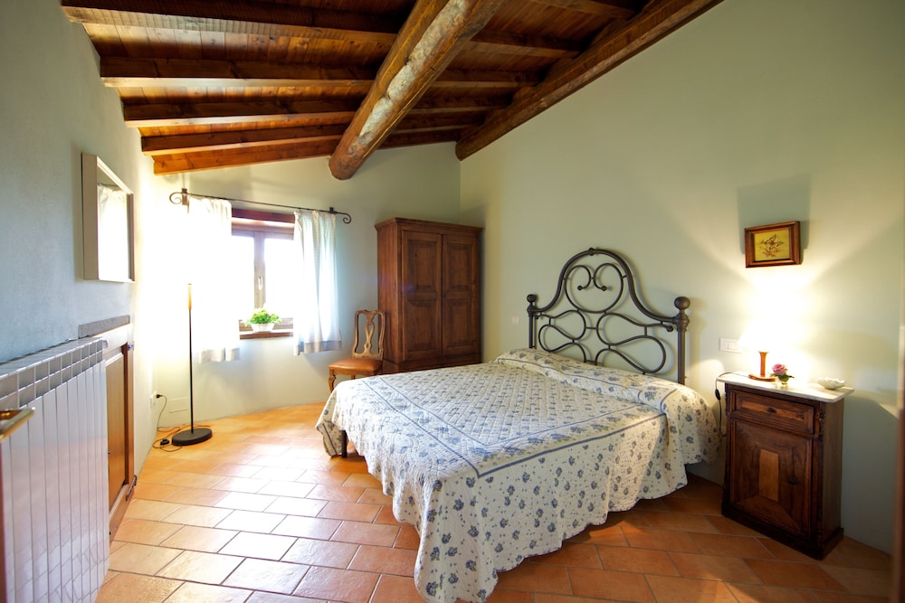 Wonderful private villa for 10 people with private pool, WIFI, TV, terrace, pets allowed and par...