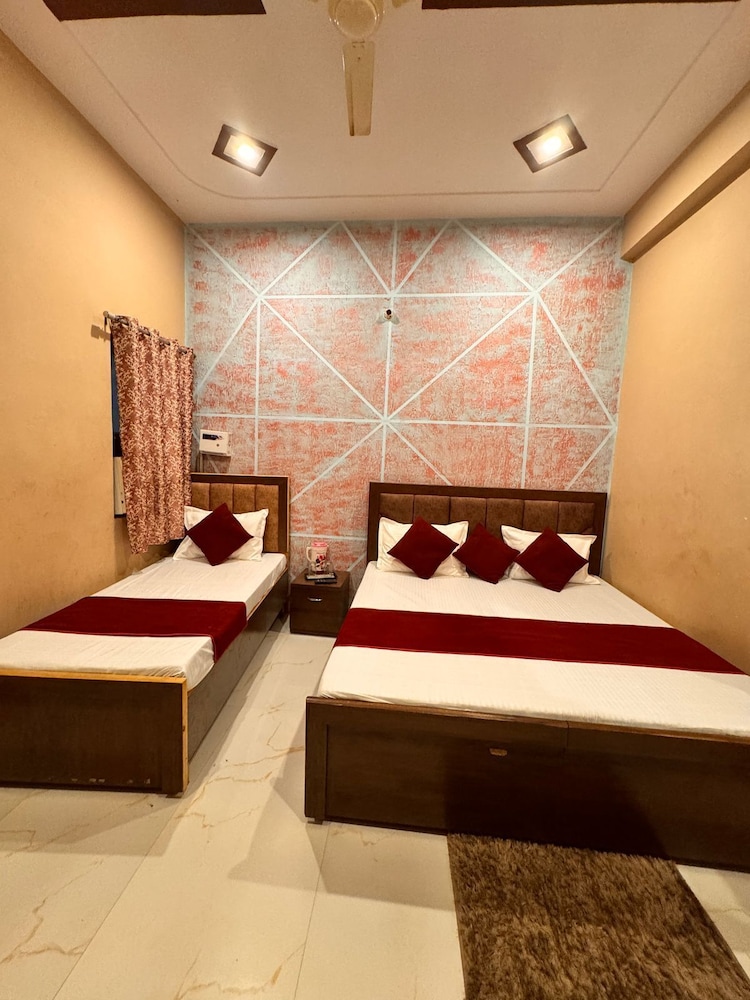 Hotel Raghav Dham