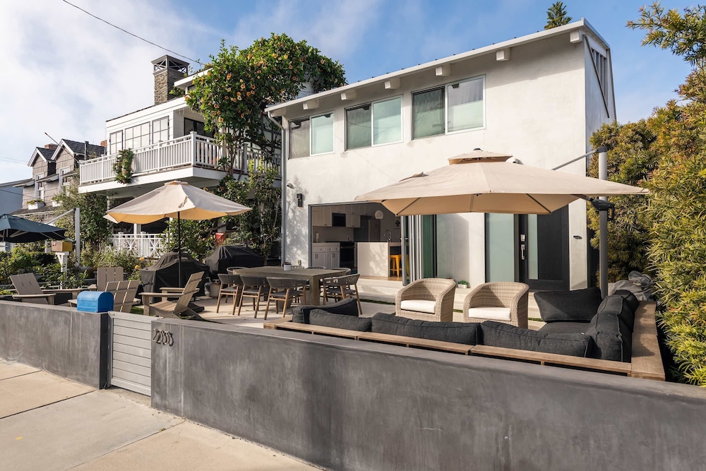 Your Coastal Getaway in Manhattan Beach Awaits