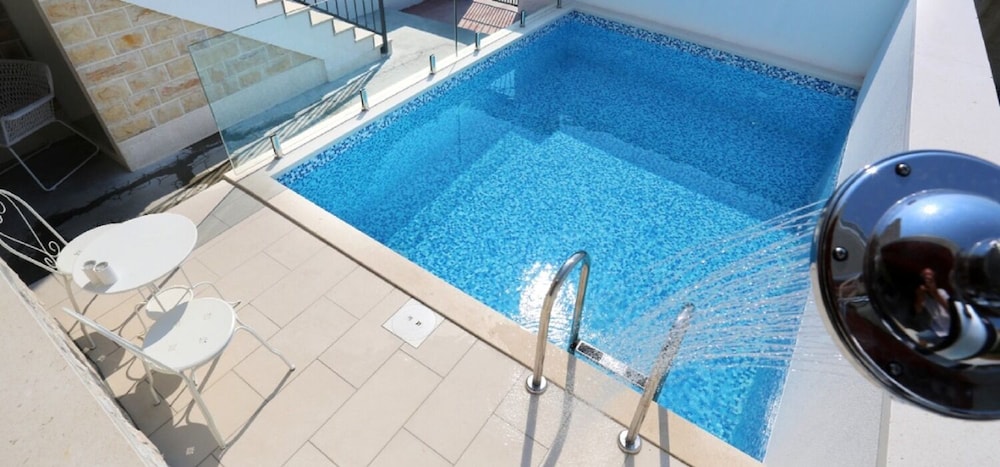 Boutique Rooms - With Pool - 9 - R303