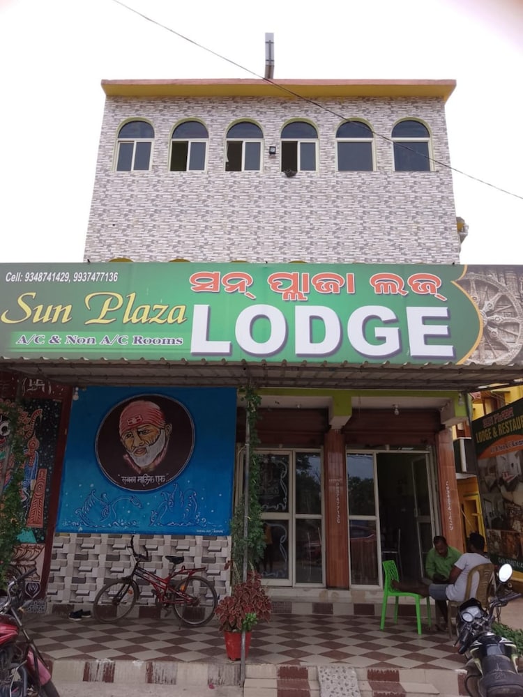 Goroomgo Sun Plaza Lodge Konark view 4