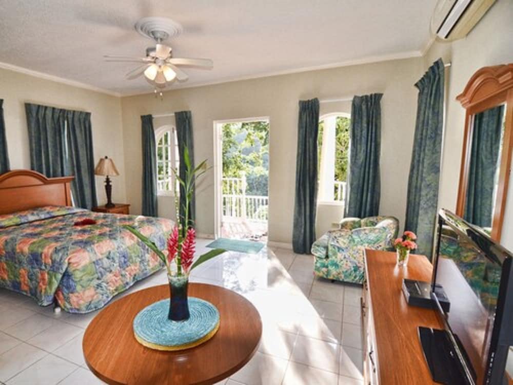 Tropical Lagoon Resort - Property Image 2