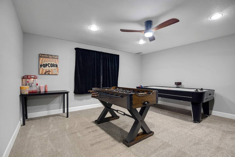 Huge Golf Course Home-free Heated Pool Theatre Gym