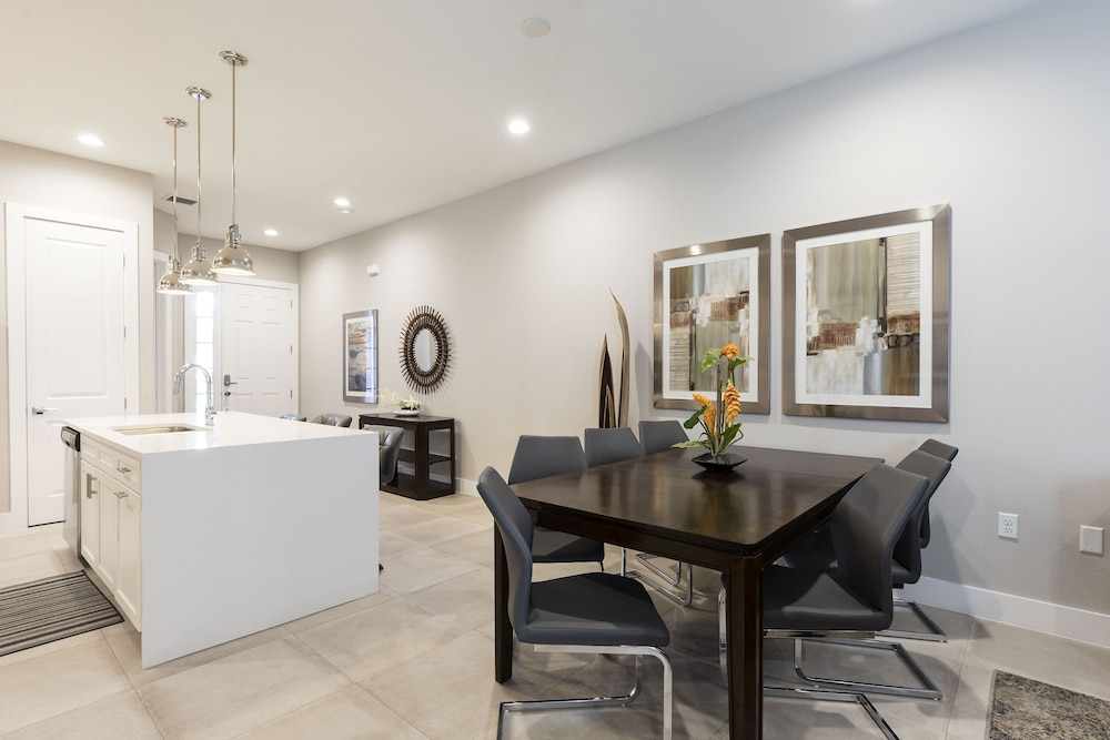 Summerville Vacation Homes by Columbia Management