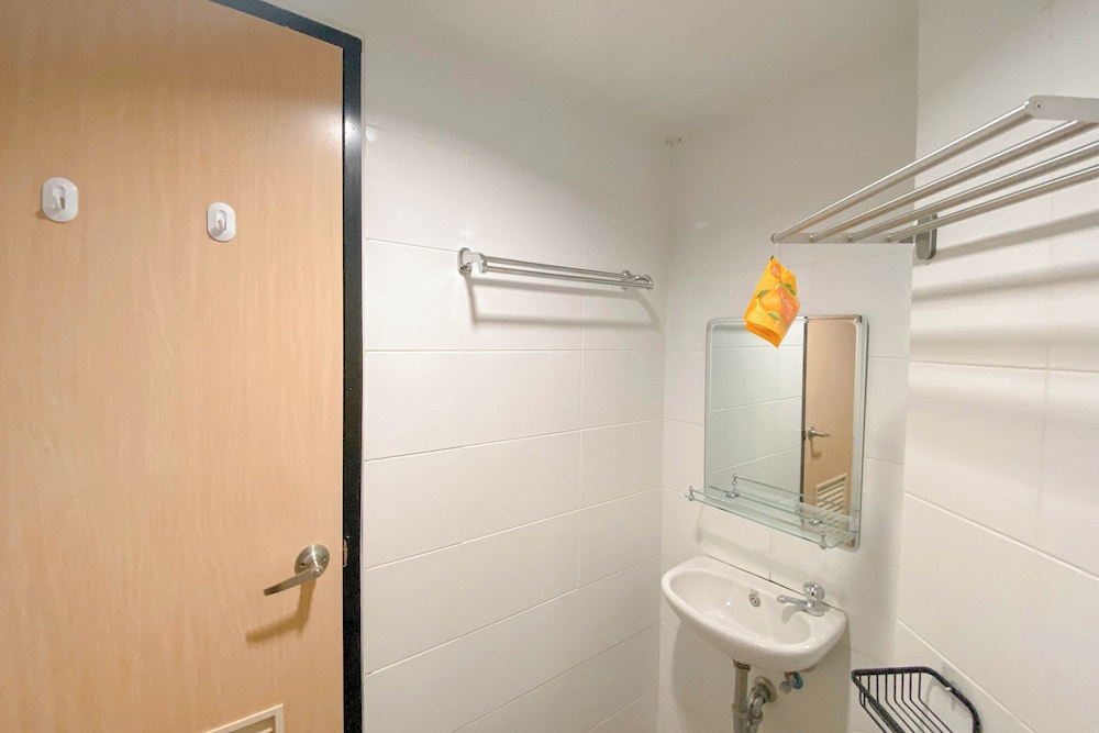 Brown Toned 1Br Without Living Room Apartment At The Alton