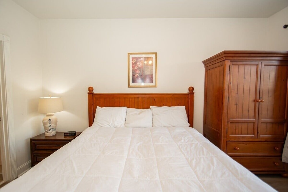 Magnolia Pointe Luster Leaf 4879-103 2 Bedroom Condo