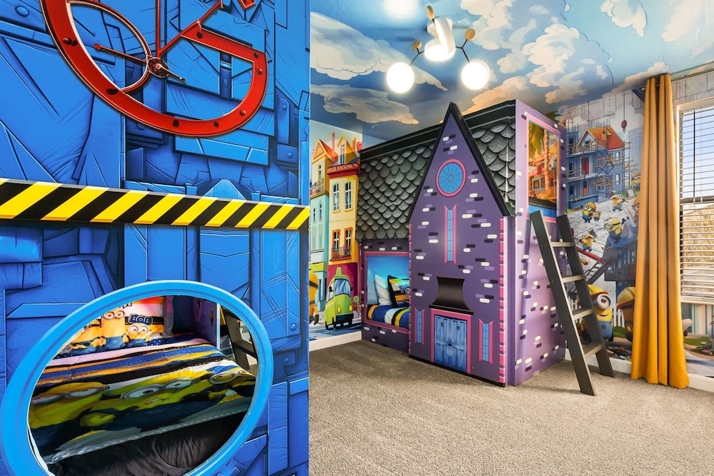 Upstay Movie-themed Mansion w Arcade Pool Hot Tub