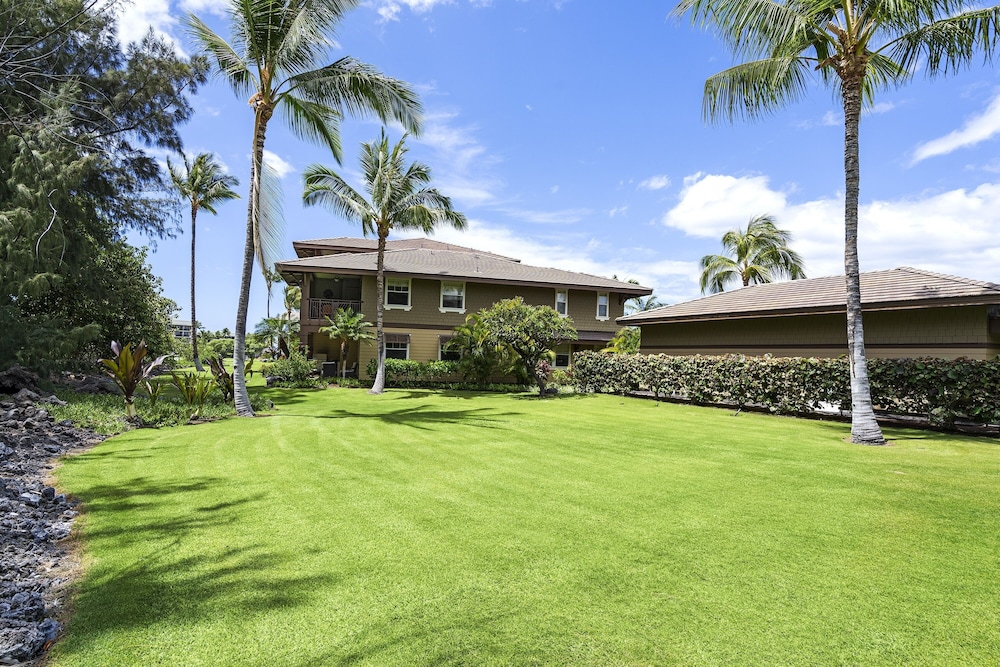 Hali'i Kai At Waikoloa 2b 2 Bedroom Condo by RedAwning