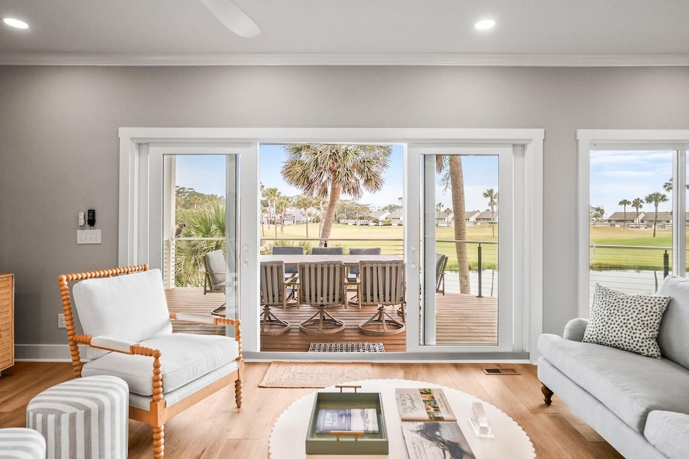 Spacious and Stylish 4-bed, 4.5-bath Home With Stunning Golf Views