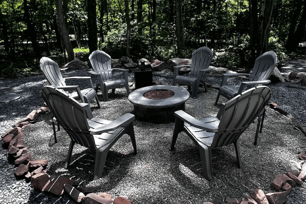 Bear Creek Bliss by Avantstay Sleeps 16 Game Room Deck Fire Pit