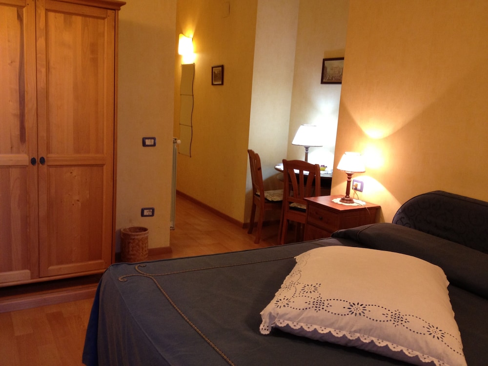 Bonapace Porta Nolana B&B