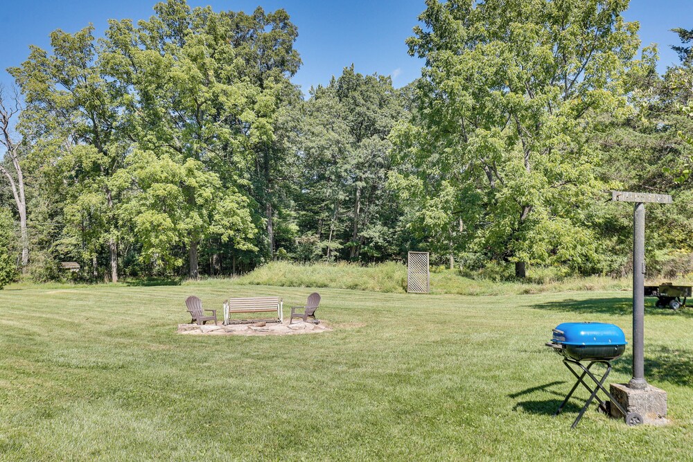 15 Mi to Penn State: Hideaway w/ Fire Pit!