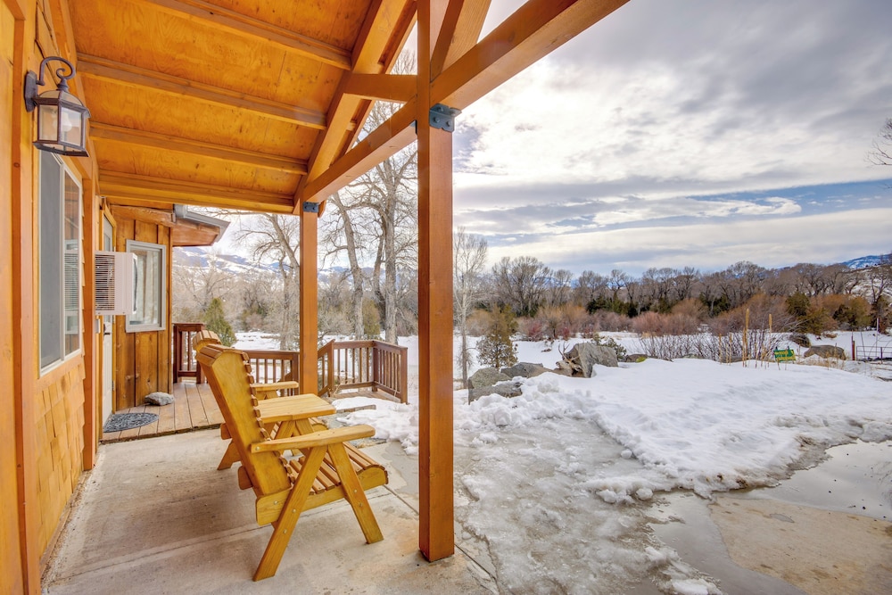 6 Mi to Chico Hot Springs: Villa w/ River Access