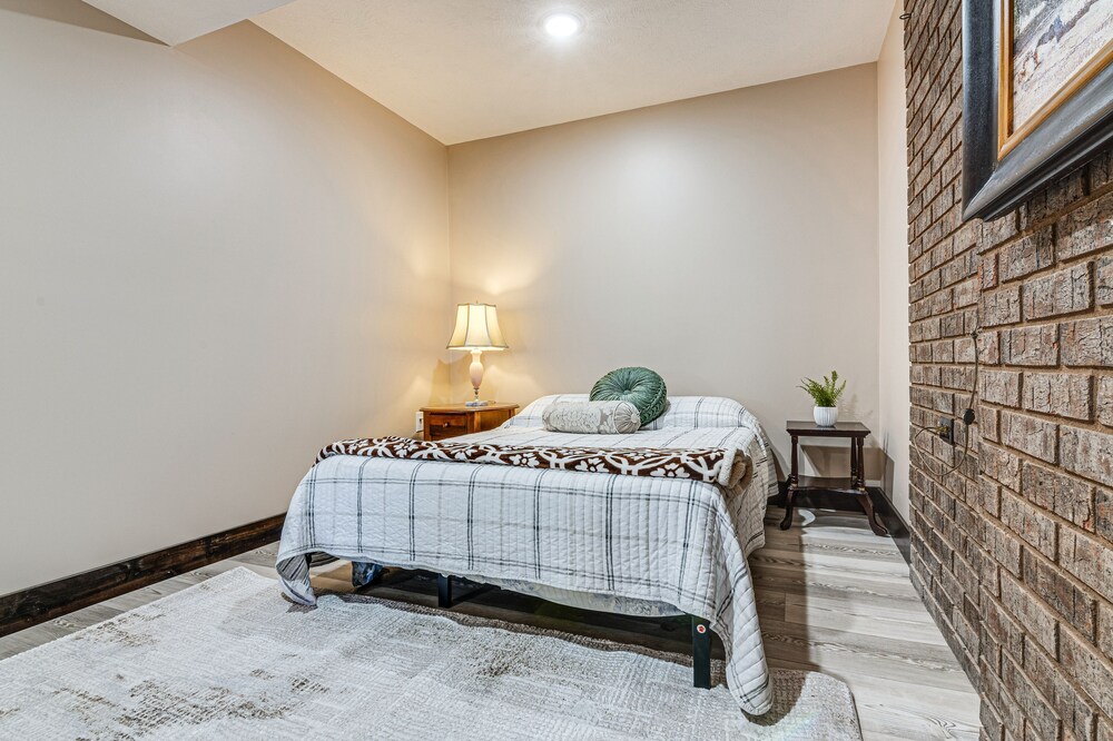 Serene Tell City Retreat Near Hiking & Skiing!