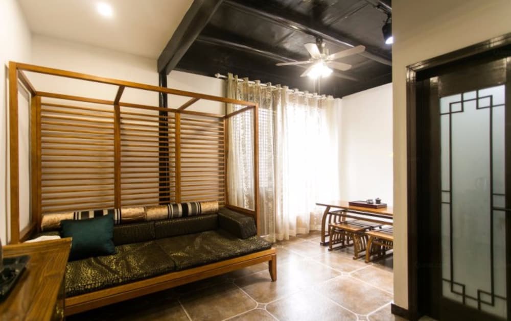 Zunyuelou Inn Tongli