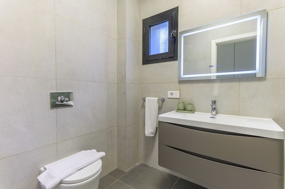 Achrafieh Gate - Modern 3-BR Apartments