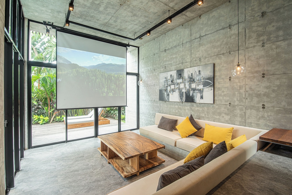 Modern 4BR Canggu Retreat Just 8mins to the Beach
