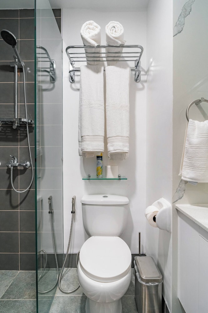 Elegant Studio, Close to the Airport and big Malls