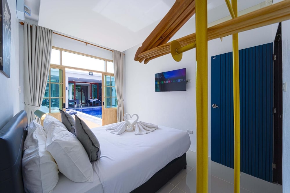 Beautiful 4-Bedroom Pool Villa BL9
