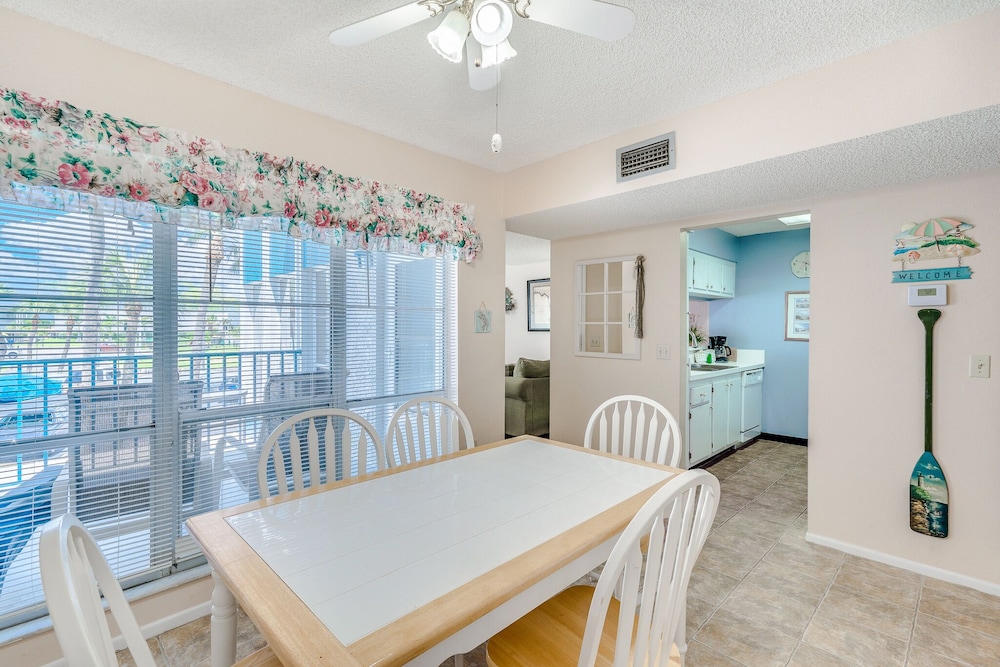 Madeira Beach Yacht Club 215F by Distinctive Beach Rentals