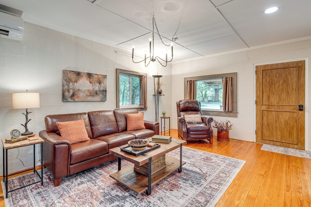 3 Mi to Dtwn Greer: Mountain-view Home!