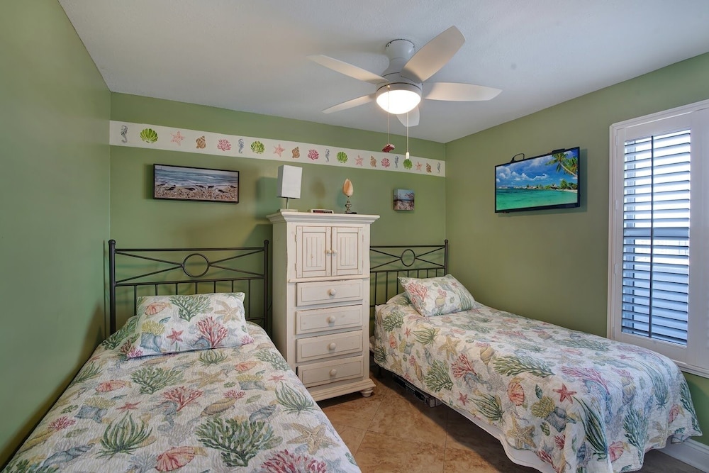 Pelican Beach 1014 2 Bedroom Condo by Pelican Beach Management view 5