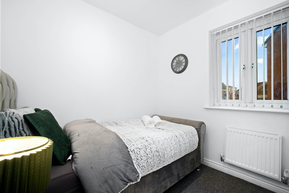 House - Sleeps 6, Garden & Free Parking