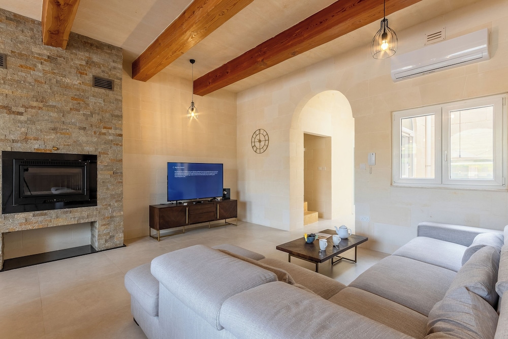 Solaris Gozitan Villa With Pool Gozo