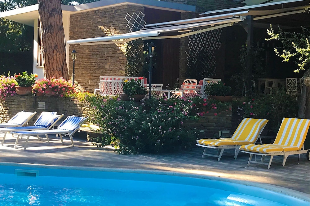 Villa La Sugheretta a Punta Ala con Piscina